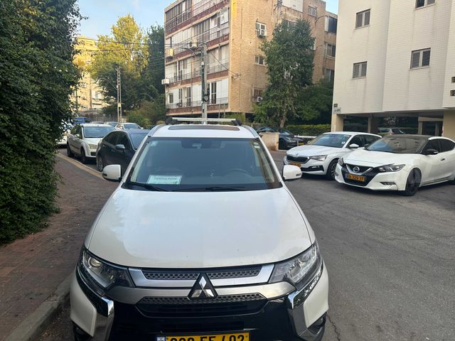 מיצובישי אאוטלנדר