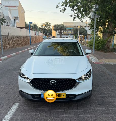 מודעת רכב מאזדה CX-30