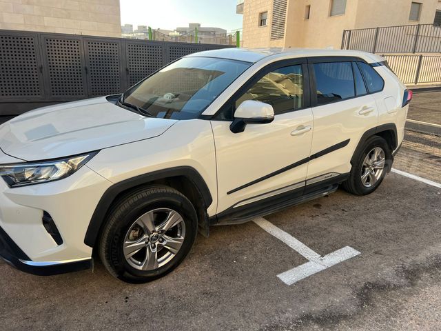 טויוטה RAV4