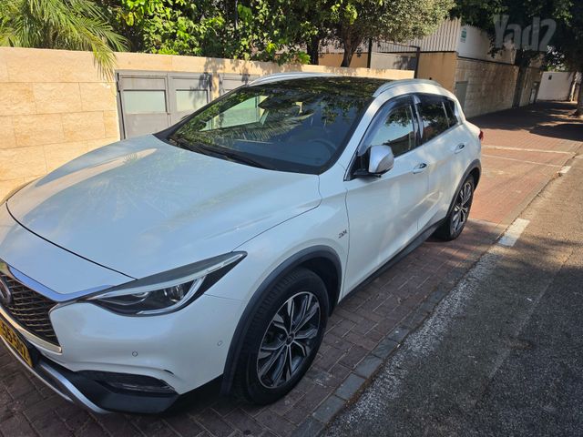אינפיניטי QX30