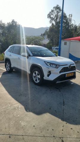 טויוטה RAV4