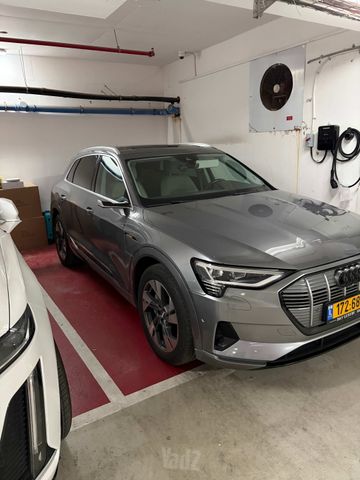 מודעת רכב אאודי E-tron