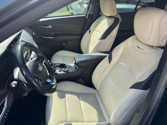 קאדילק XT4