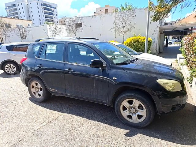 טויוטה RAV4