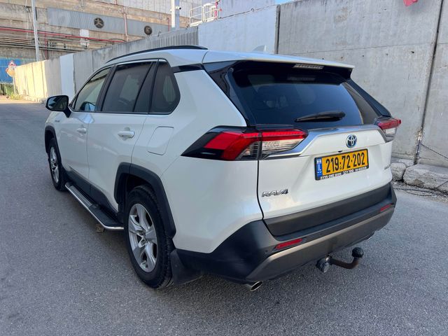 טויוטה RAV4