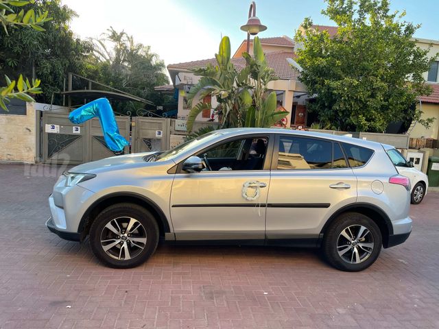מודעת רכב טויוטה RAV4