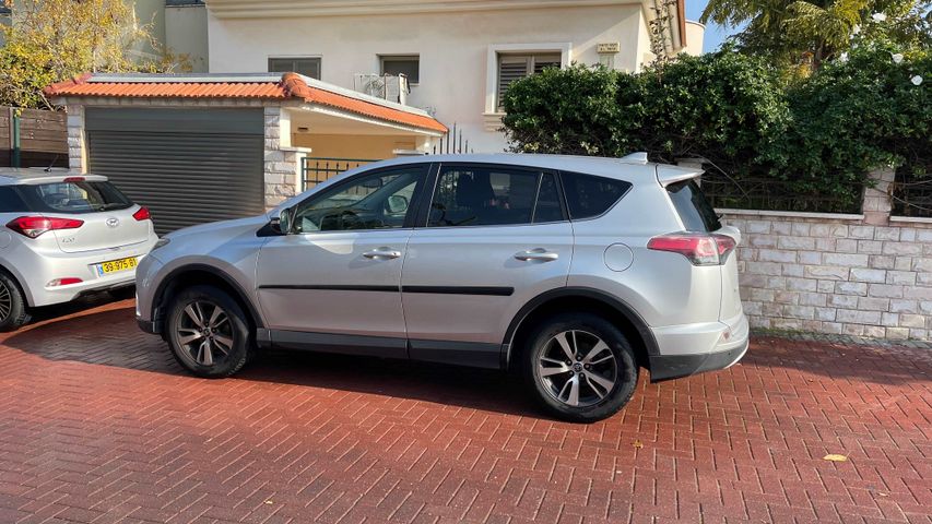 טויוטה RAV4