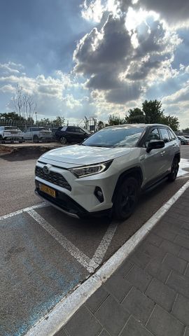 טויוטה RAV4