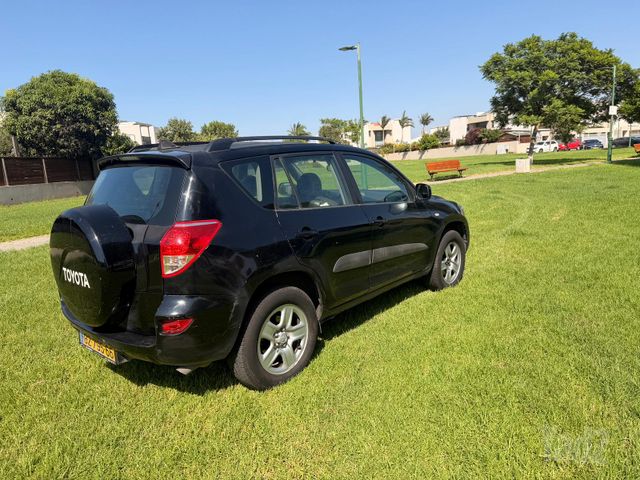 טויוטה RAV4