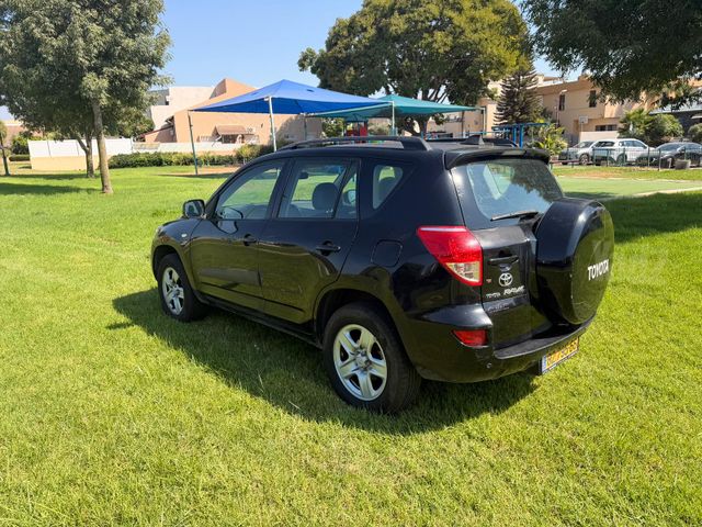 טויוטה RAV4