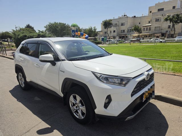 טויוטה RAV4