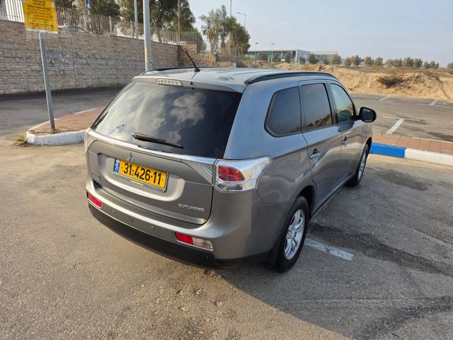 מיצובישי אאוטלנדר