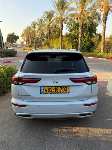 מיצובישי אאוטלנדר