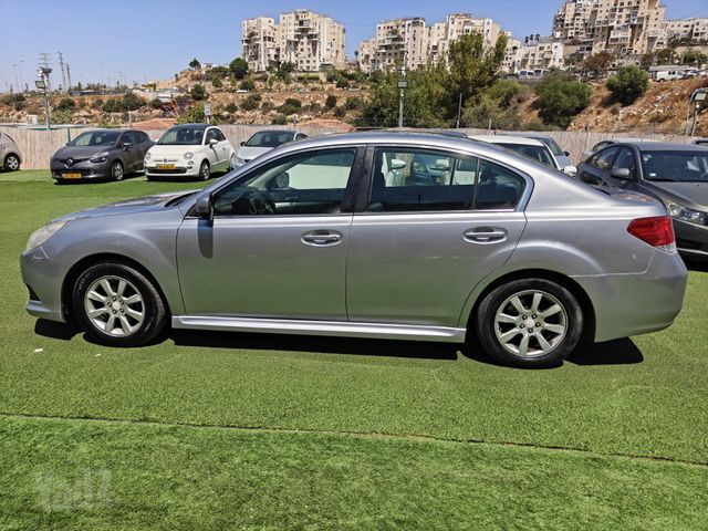סובארו B4/לגאסי
