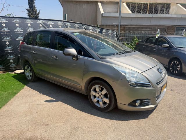פיג'ו 5008