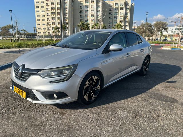 רנו מגאן