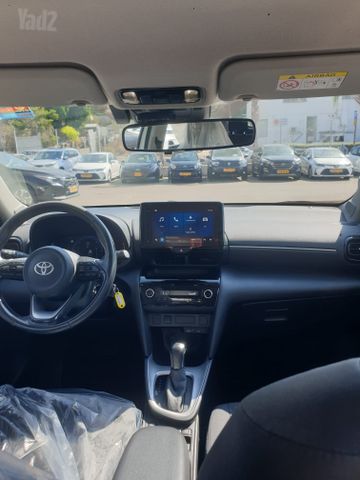 טויוטה יאריס קרוס