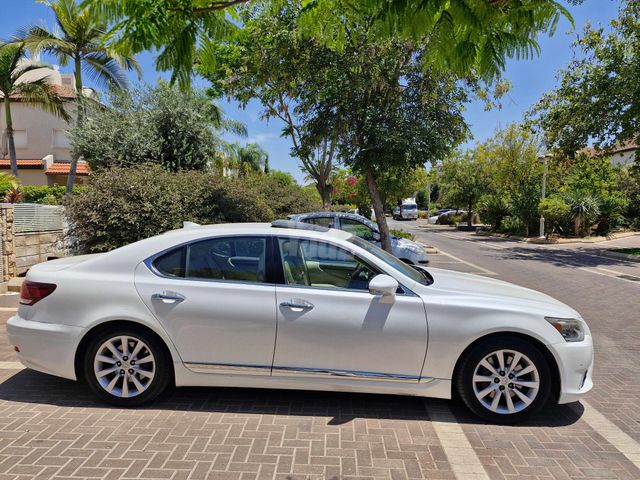 לקסוס LS