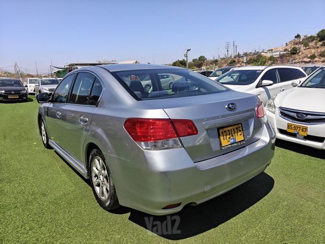סובארו B4/לגאסי