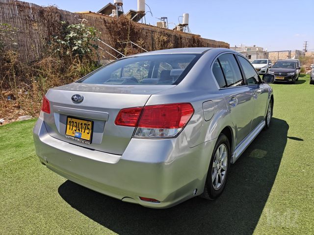 סובארו B4/לגאסי