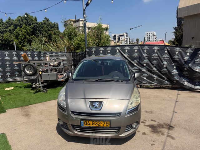 פיג'ו 5008