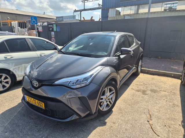 מודעת רכב טויוטה C-HR