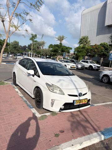 טויוטה פריוס