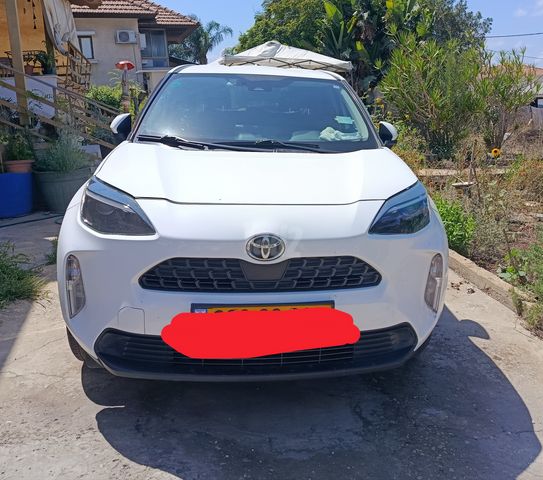 מודעת רכב טויוטה יאריס קרוס