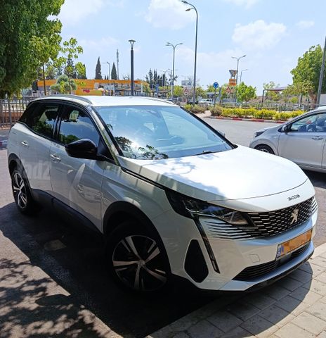 פיג'ו 3008