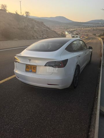 מודעת רכב טסלה מודל 3