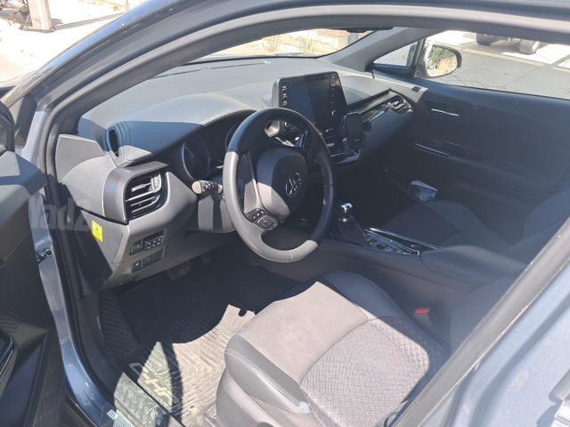 מודעת רכב טויוטה C-HR