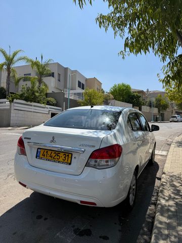 מיצובישי אטראז'
