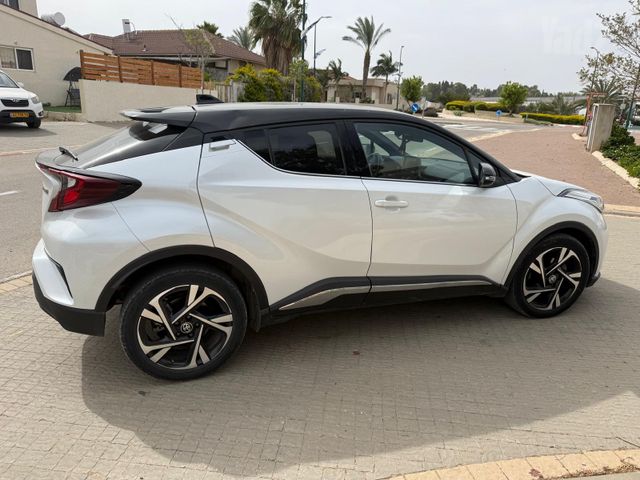 מודעת רכב טויוטה C-HR