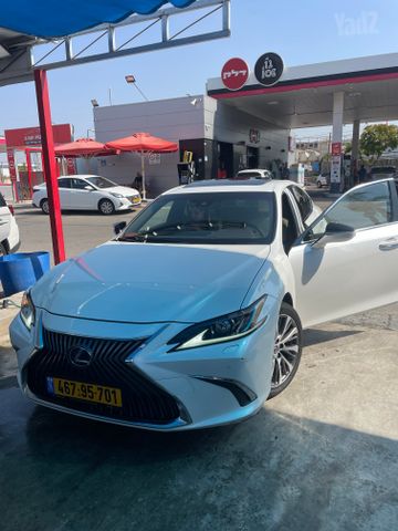 מודעת רכב לקסוס ES