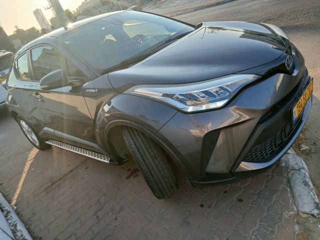 מודעת רכב טויוטה C-HR