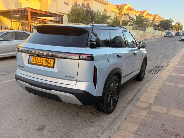 ג'אקו J7