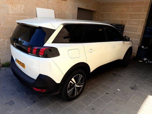 פיג'ו 5008