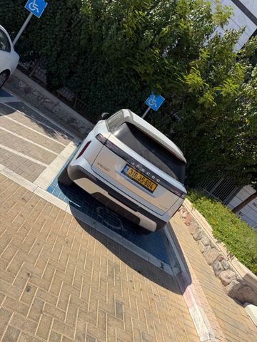 ג'אקו J7