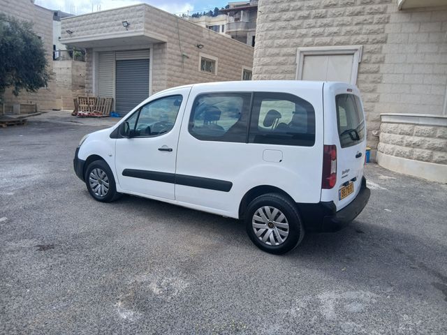 מודעת רכב סיטרואן ברלינגו