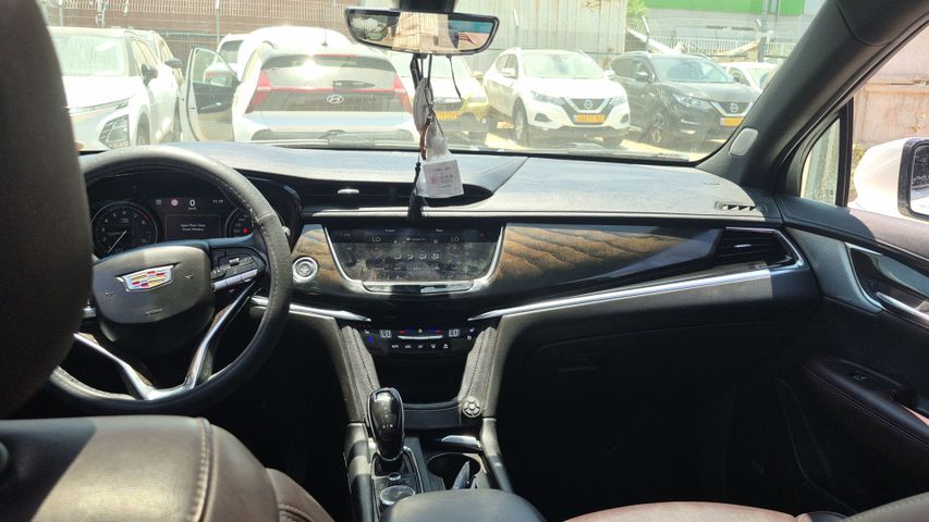 קאדילק XT6