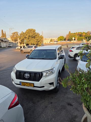 טויוטה לנד קרוזר