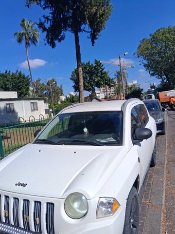 מודעת רכב ג'יפ קומפאס