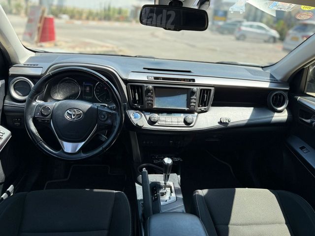 טויוטה RAV4