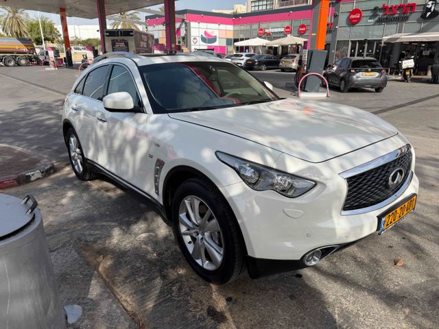 אינפיניטי QX70