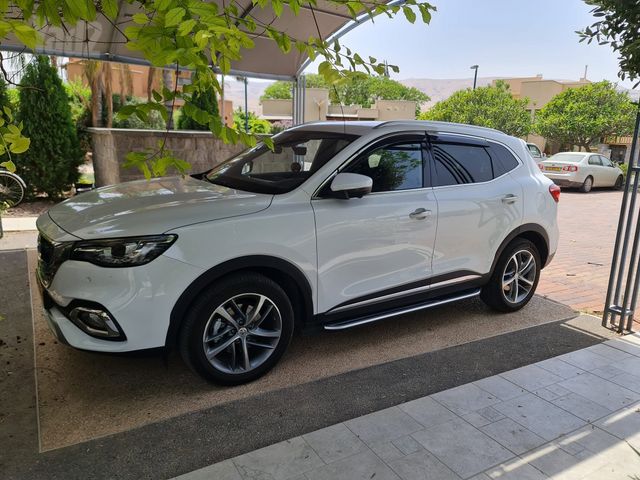 מודעת רכב אם ג'י EHS PHEV