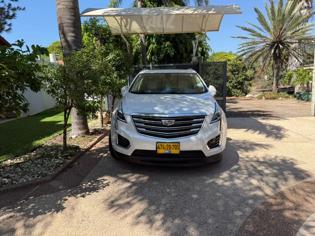 קאדילק XT5