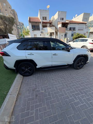 טויוטה RAV4
