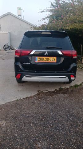 מיצובישי אאוטלנדר