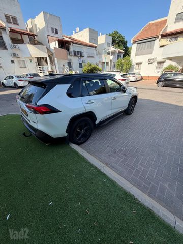 טויוטה RAV4