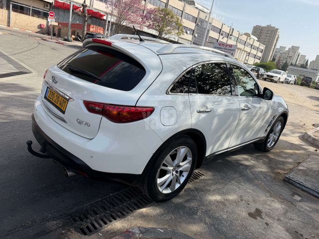 אינפיניטי QX70